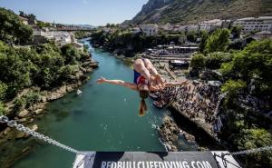 Danas spektakl u Mostaru! Sve spremno za Red Bull Cliff Diving
